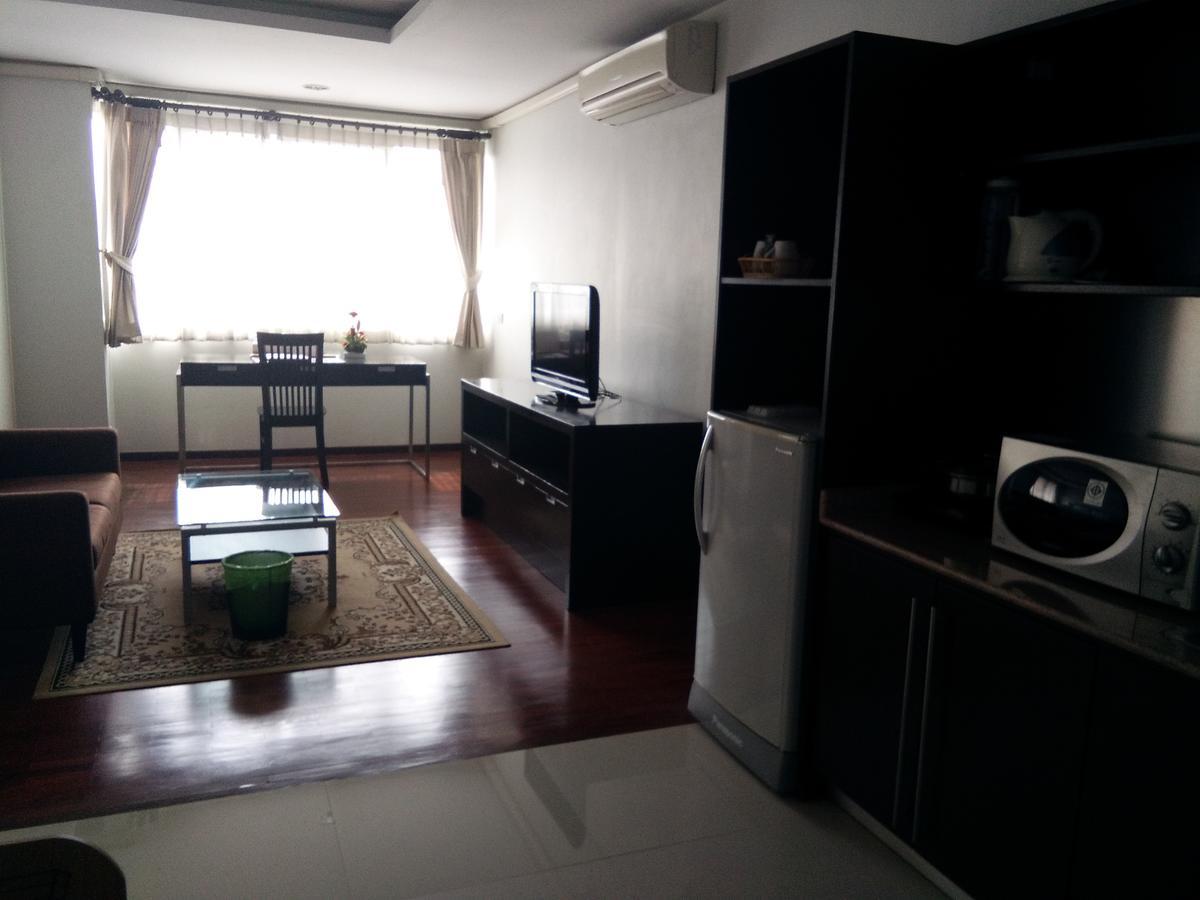 The Park 304 Executive Serviced Apartment Si Maha Phot Exteriör bild