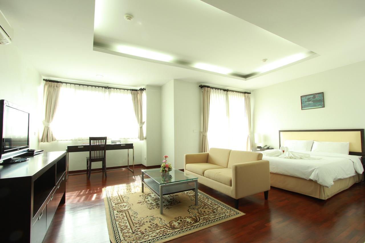 The Park 304 Executive Serviced Apartment Si Maha Phot Exteriör bild