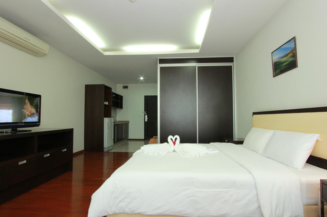 The Park 304 Executive Serviced Apartment Si Maha Phot Exteriör bild