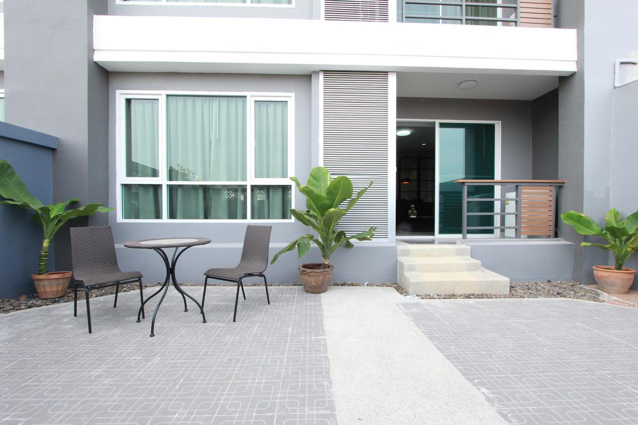 The Park 304 Executive Serviced Apartment Si Maha Phot Exteriör bild
